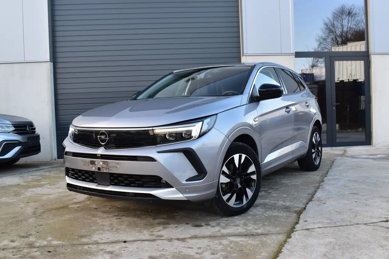 Opel Grandland X Hybrid4 PlugIN 300 AWD Ultimate *Face-Lift* — photo 1 of 15