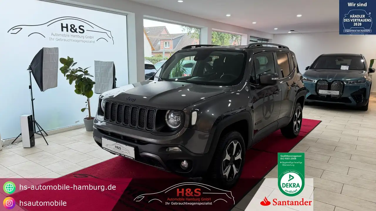 Jeep Renegade Trailhawk Plug-In-Hybrid 4xe — photo 1 of 33