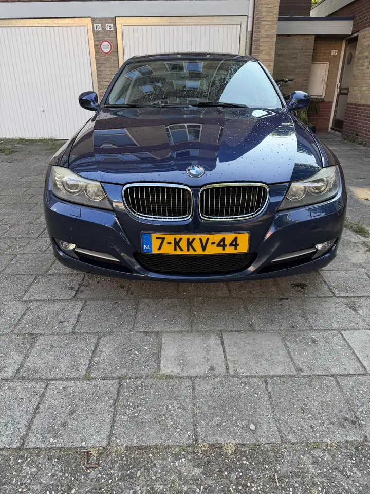 BMW 330 318i LCi Automaat | Keyless Entry | Leder — photo 1 of 17