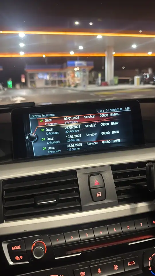BMW 318 318d Touring Luxury (110 kw) — photo 1 of 11