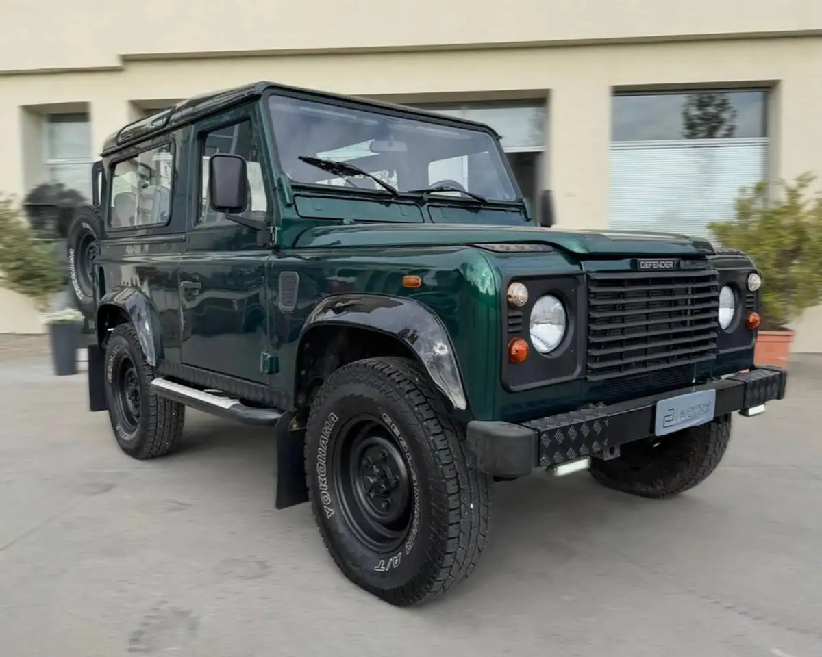 Land Rover Defender 90 td5 — photo 1 of 9