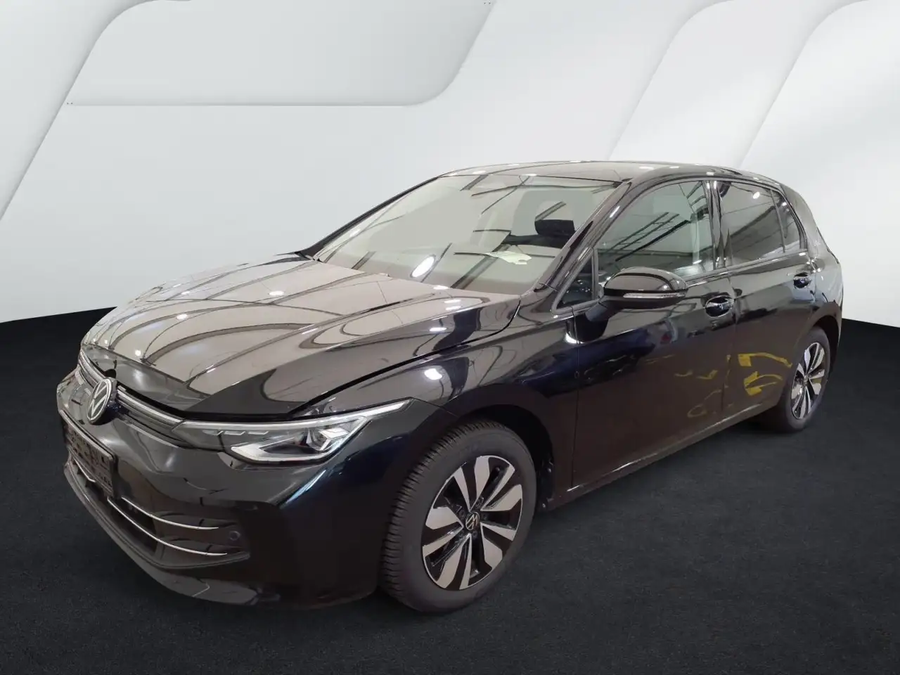 Volkswagen Golf VIII Lim. GOAL 1.5 eTSI DSG - SHZ LED Plus Navi AC — photo 1 of 4