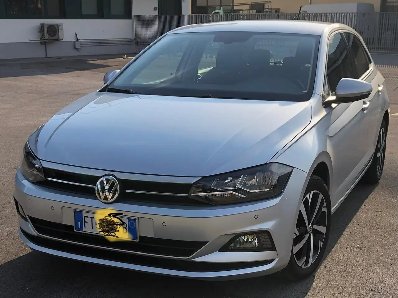 Volkswagen Polo Polo VI 2017 5p 1.6 tdi Comfortline 80cv — photo 1 of 7