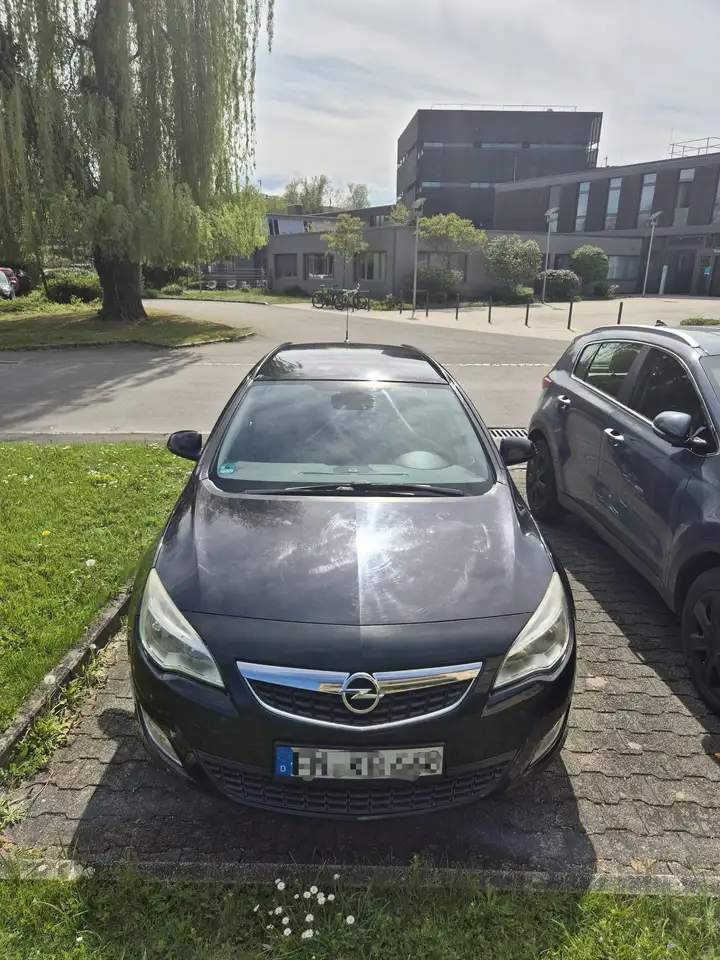 Opel Astra Design Edition — photo 1 of 20