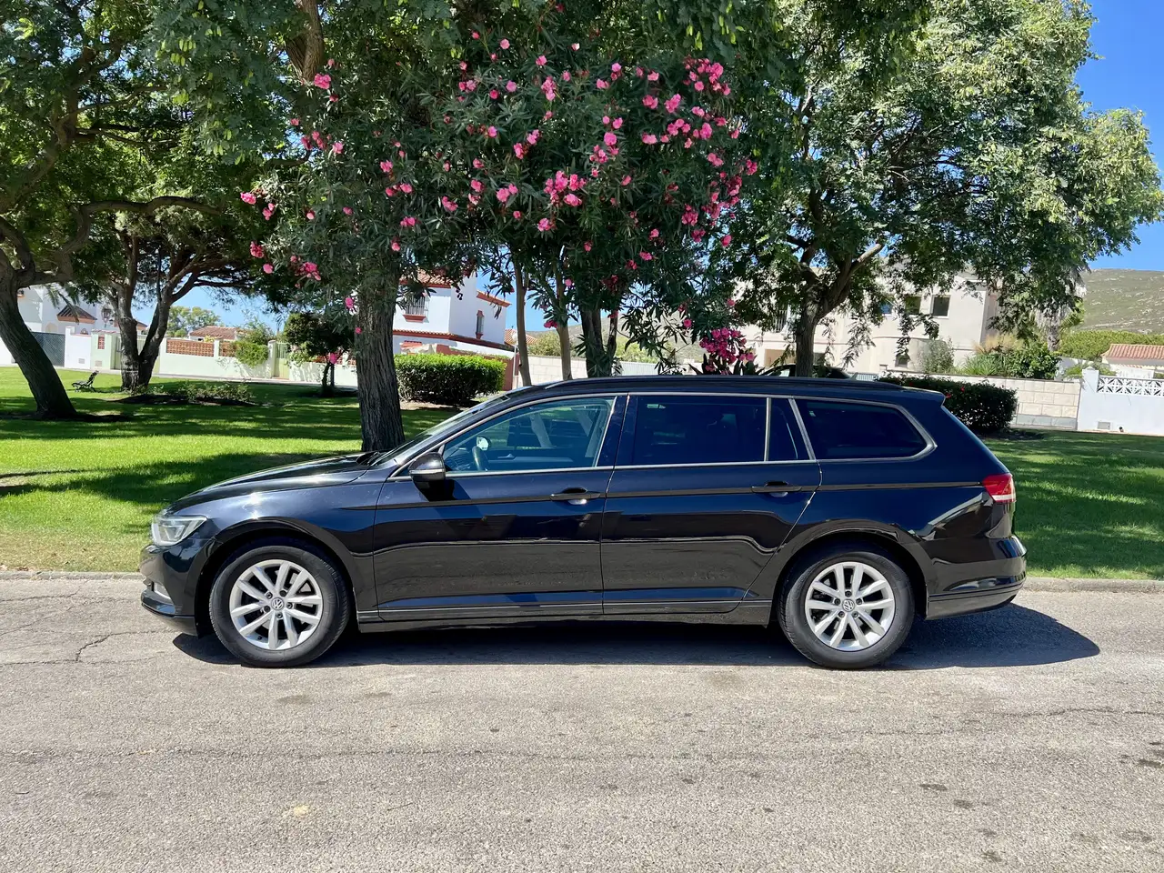 Volkswagen Passat Variant 1.6TDI Advance 88kW — photo 1 of 15
