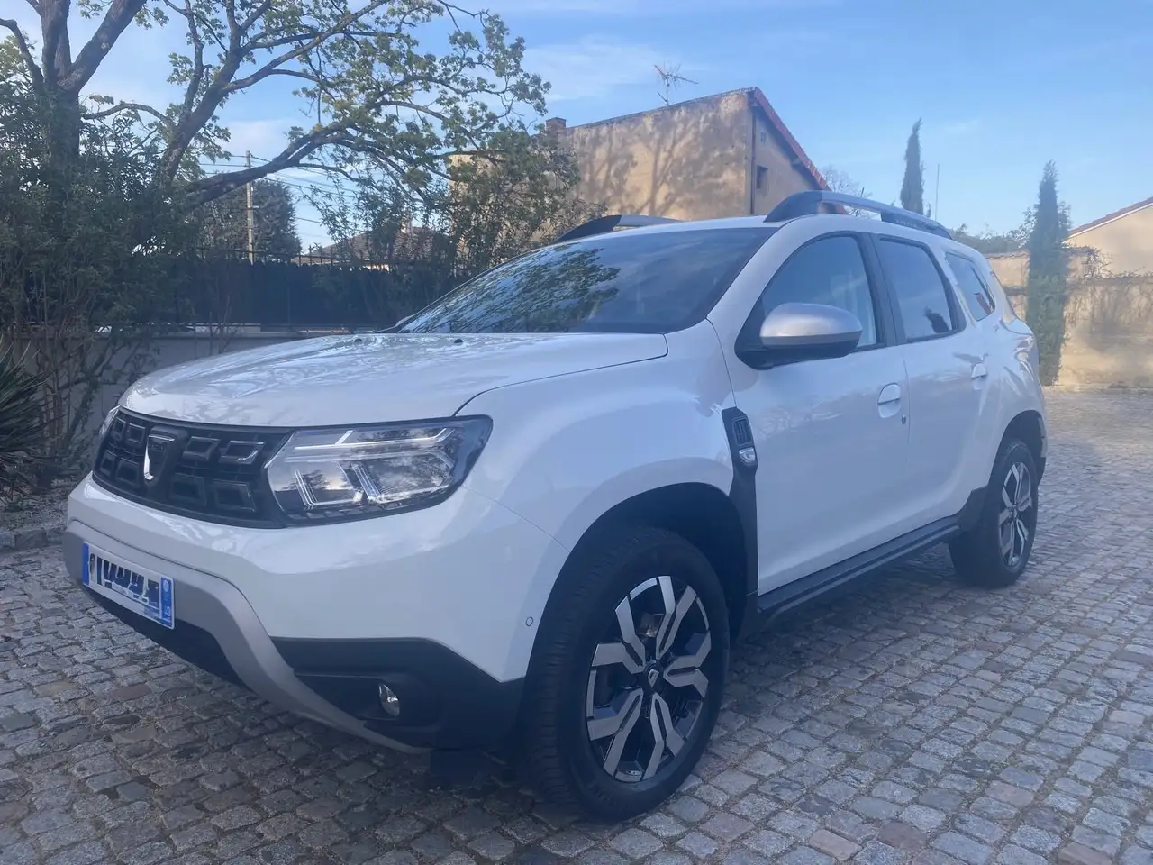 Dacia Duster Blue dCi 115 4x2 Prestige — photo 1 of 9
