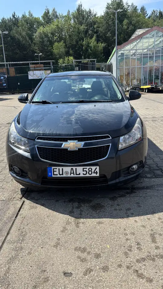 Chevrolet Cruze 2.0 LT — photo 1 of 19