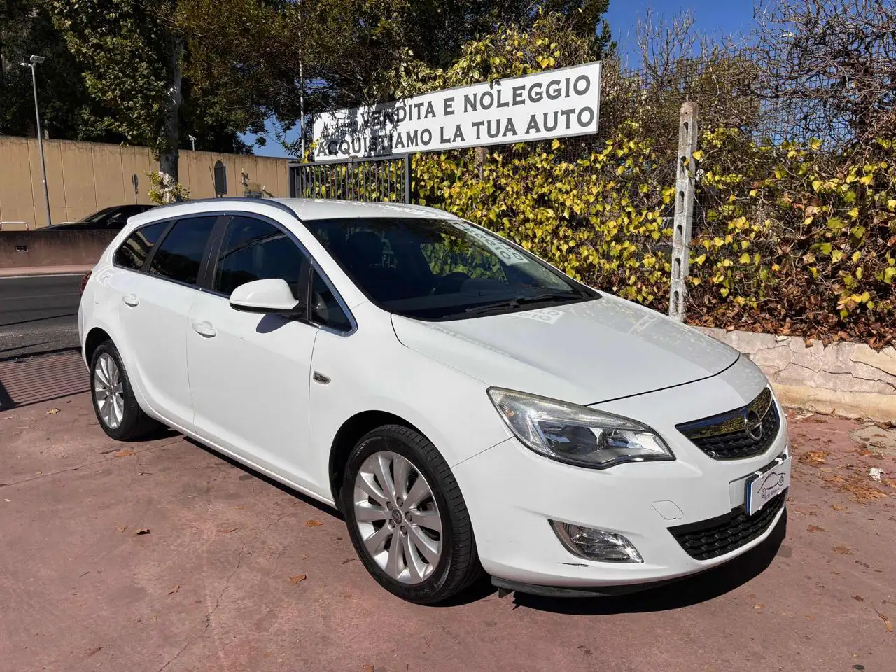 Opel Astra 1.4 Turbo 140CV Sports Tourer GPL Tech Cosmo — photo 1 of 15
