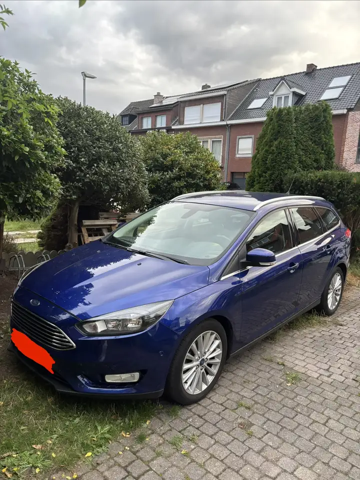 Ford Focus 1.0 EcoBoost Titanium — photo 1 of 15