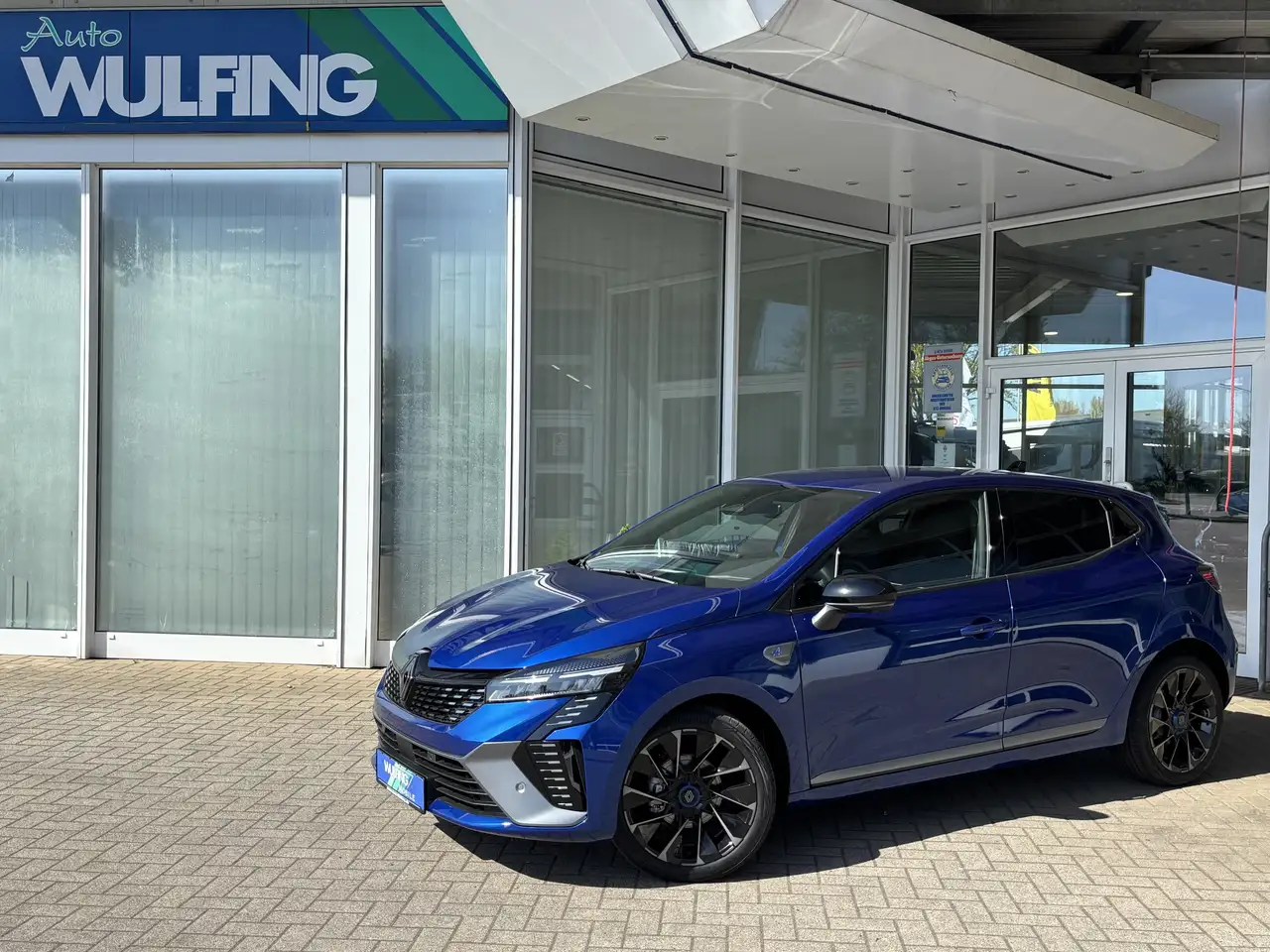 Renault Clio TCe 90 Esprit Alpine,ACC,Navi, Around View — photo 1 of 23