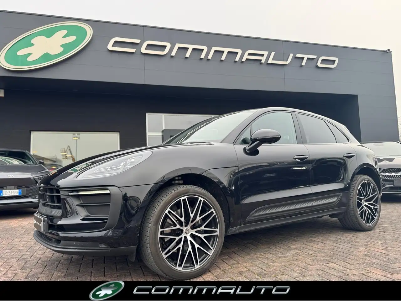 Porsche Macan 2.0 — photo 1 of 36