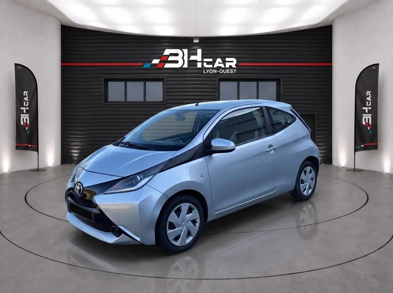 Toyota Aygo 1.0 VVTI 69ch X-PLAY - CAMÉRA DE RECUL - BLUETOOTH - RÉGULATEUR - GARANTIE 12 MOIS — photo 1 of 21