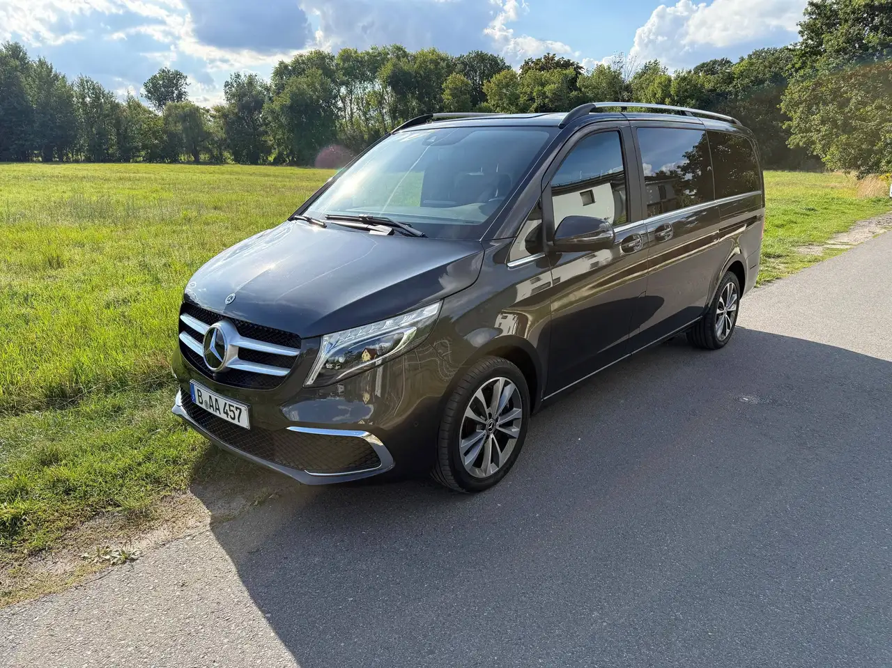 Mercedes-Benz V 250 V 250 d lang 9G-TRONIC Avantgarde Edition 2021 — photo 1 of 10