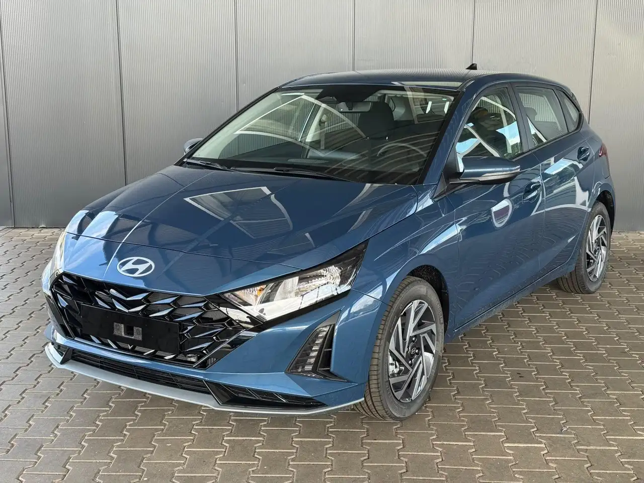 Hyundai i20 Smart 1.0 T-GDi 90PS 7DCT Automatik / Navi PDC ... — photo 1 of 15