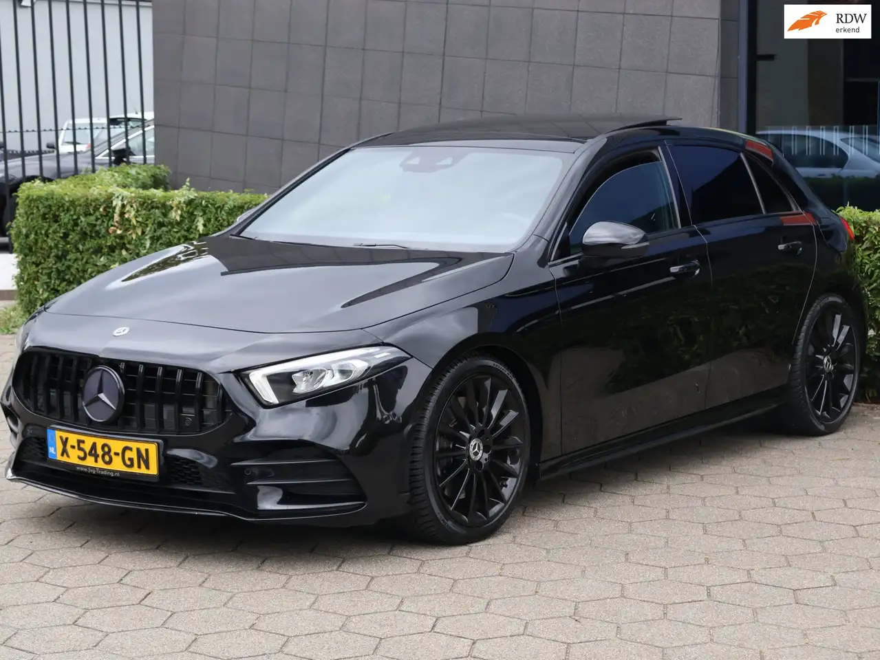 Mercedes-Benz A 250 AMG |Pano|360|Adaptive|Autopark — photo 1 of 40
