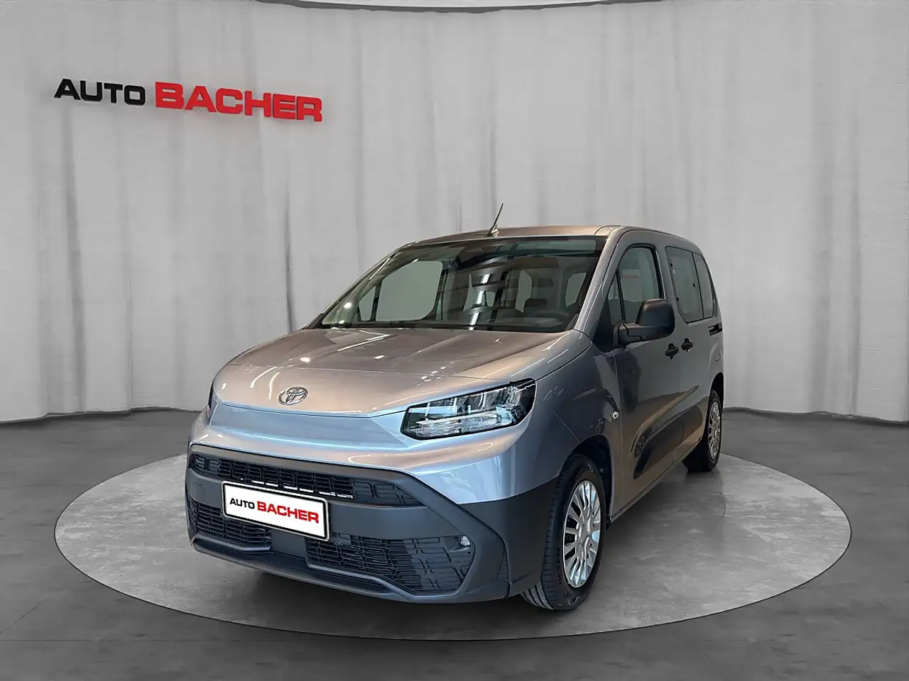 Toyota Proace City Verso L1 1,5 D4D 102 Shuttle — photo 1 of 13