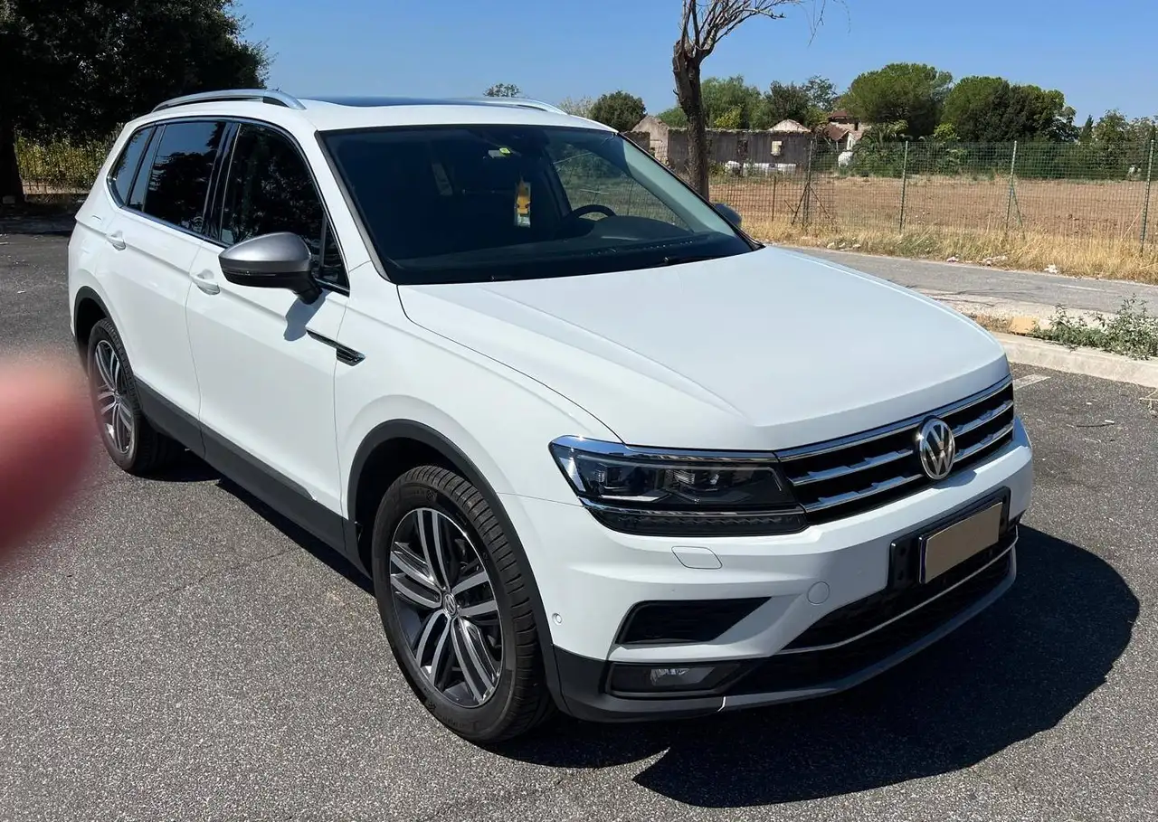 Volkswagen Tiguan Allspace Highline — photo 1 of 15
