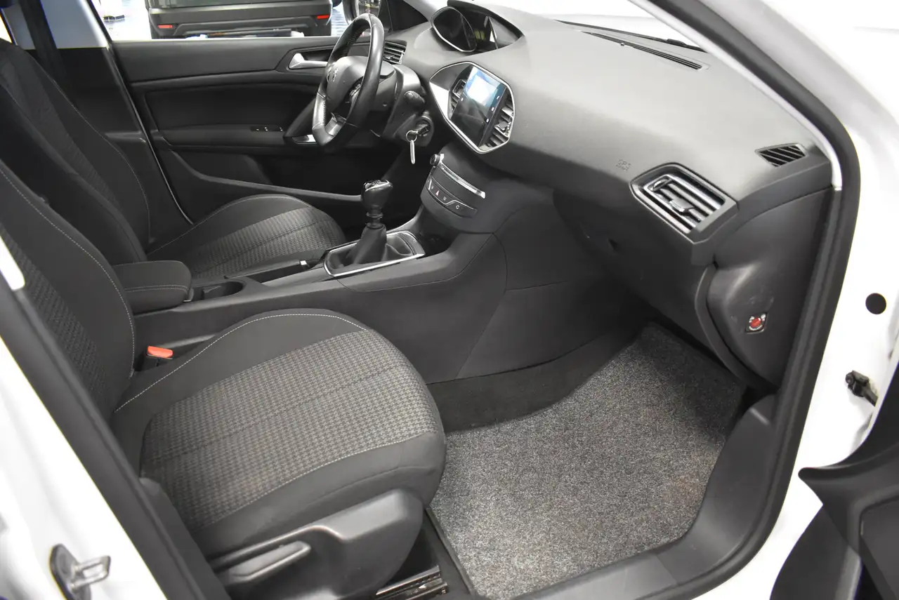 2020 Peugeot 308 SW Active Navi Kamera PDC 1-Hand AHK, photograph 6