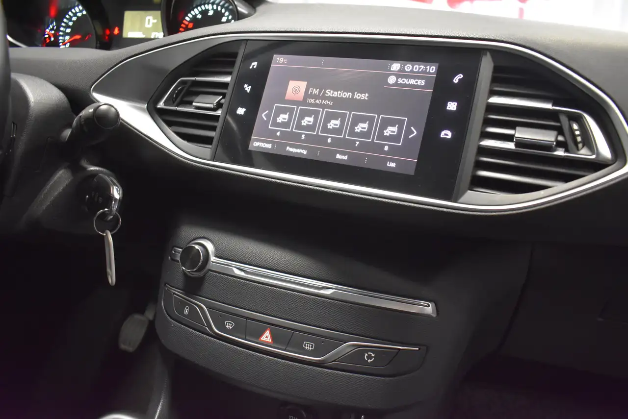 2020 Peugeot 308 SW Active Navi Kamera PDC 1-Hand AHK, photograph 7