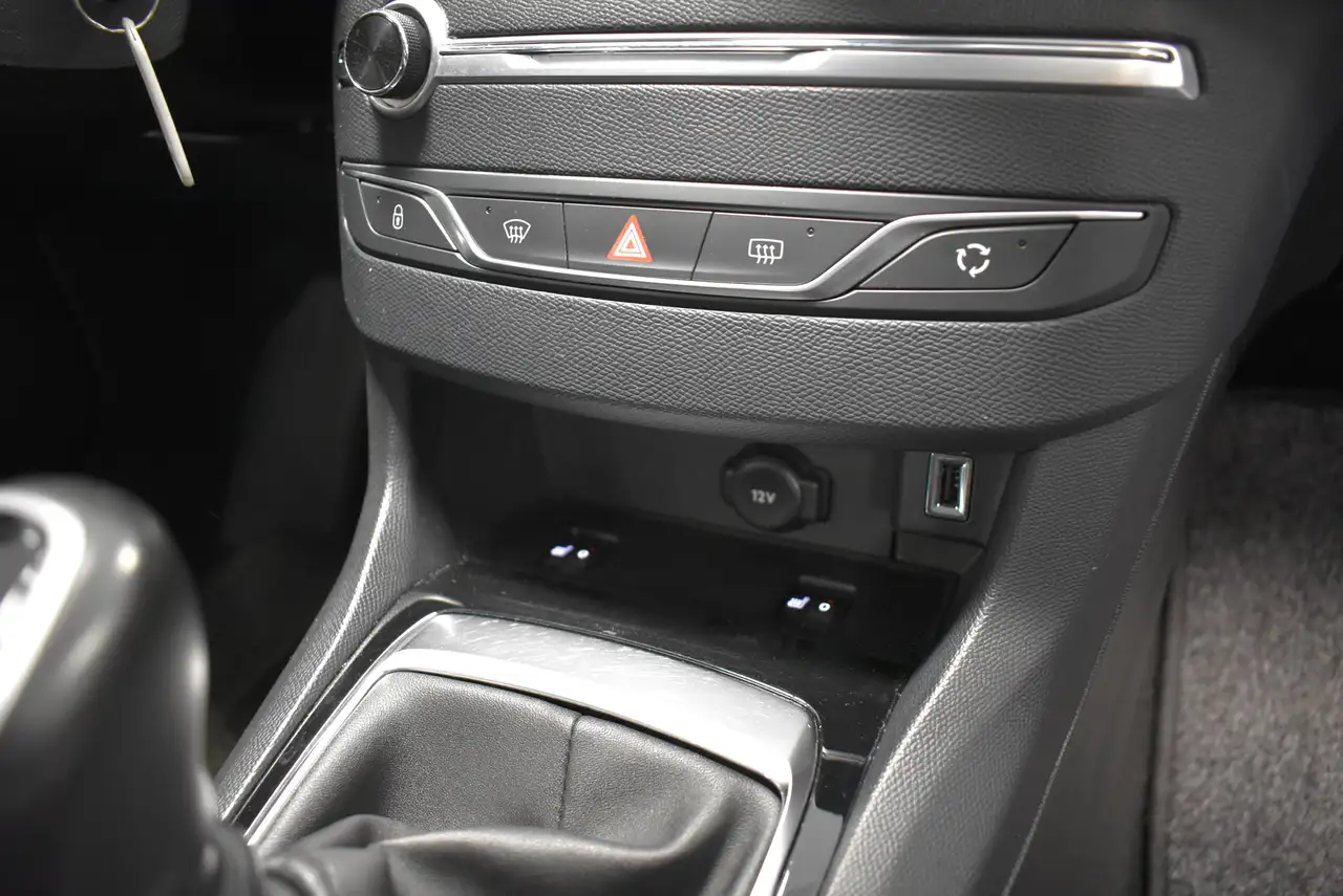 2020 Peugeot 308 SW Active Navi Kamera PDC 1-Hand AHK, photograph 9