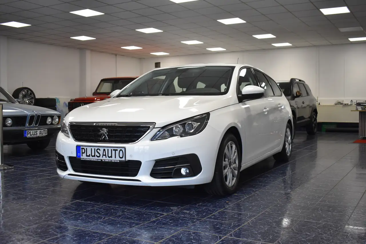Peugeot 308 SW Active Navi Kamera PDC 1-Hand AHK — photo 1 of 15