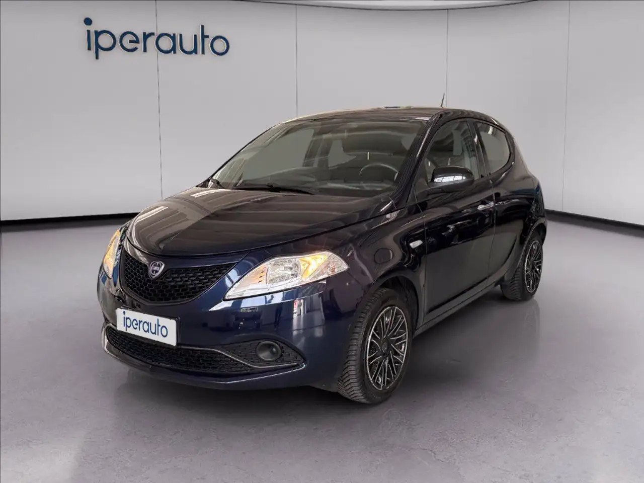 Lancia Ypsilon 1.2 gold s&s 69cv — photo 1 of 15