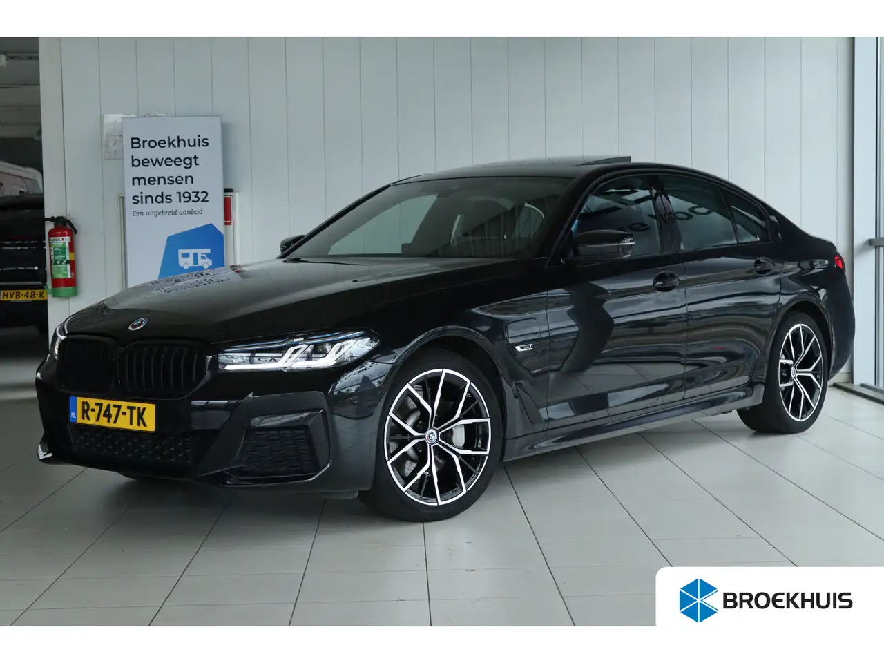 BMW 530 5 Serie 530e M-Sport Business Edition Plus | SoH 9 — photo 1 of 40