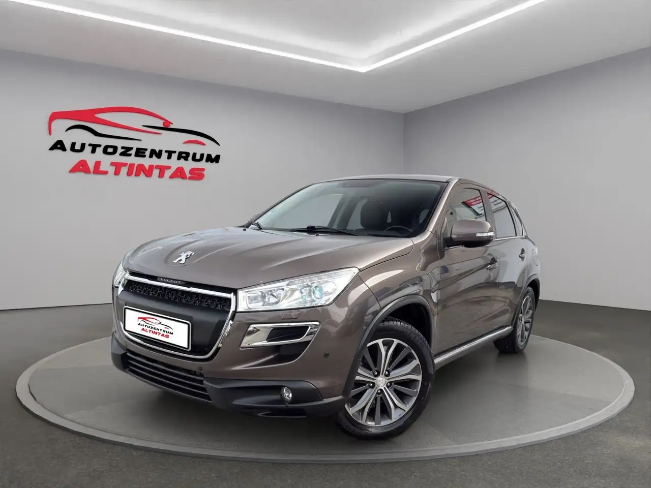 Peugeot 4008 Allure 4WD*KLIMAAUT*XEN*AHK*LEDER*SHZ*PDC* — photo 1 of 25
