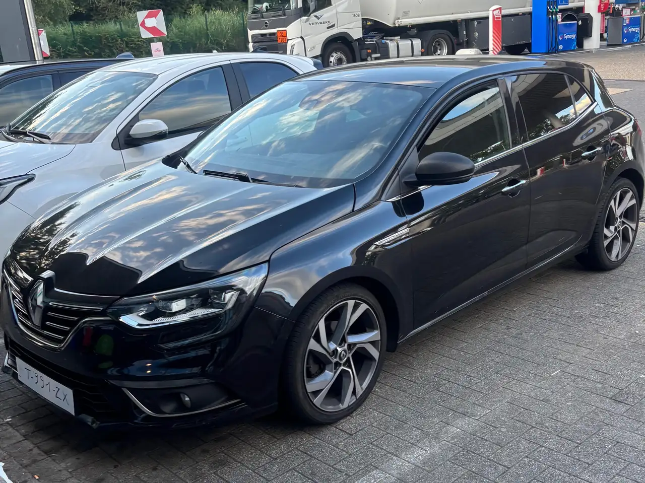 Renault Megane Mégane IV Berline TCe 130 Energy EDC Intens — photo 1 of 7