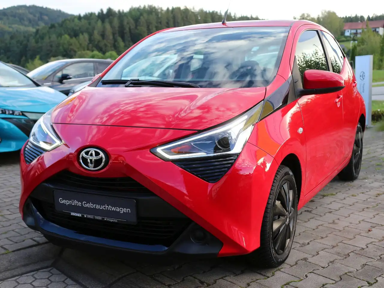 Toyota Aygo x-play — photo 1 of 17