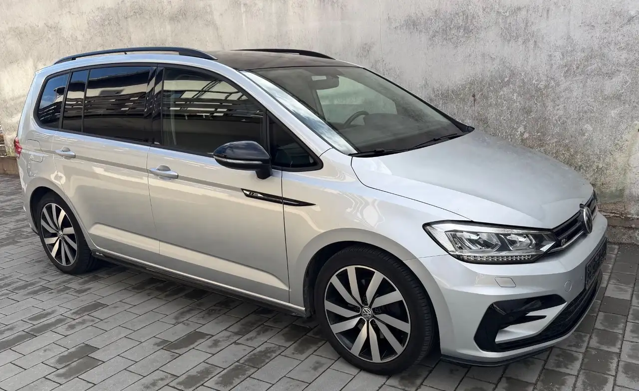 Volkswagen Touran 1.4 TSI DSG R-Line 7Sitze Navi Kamera LED — photo 1 of 11
