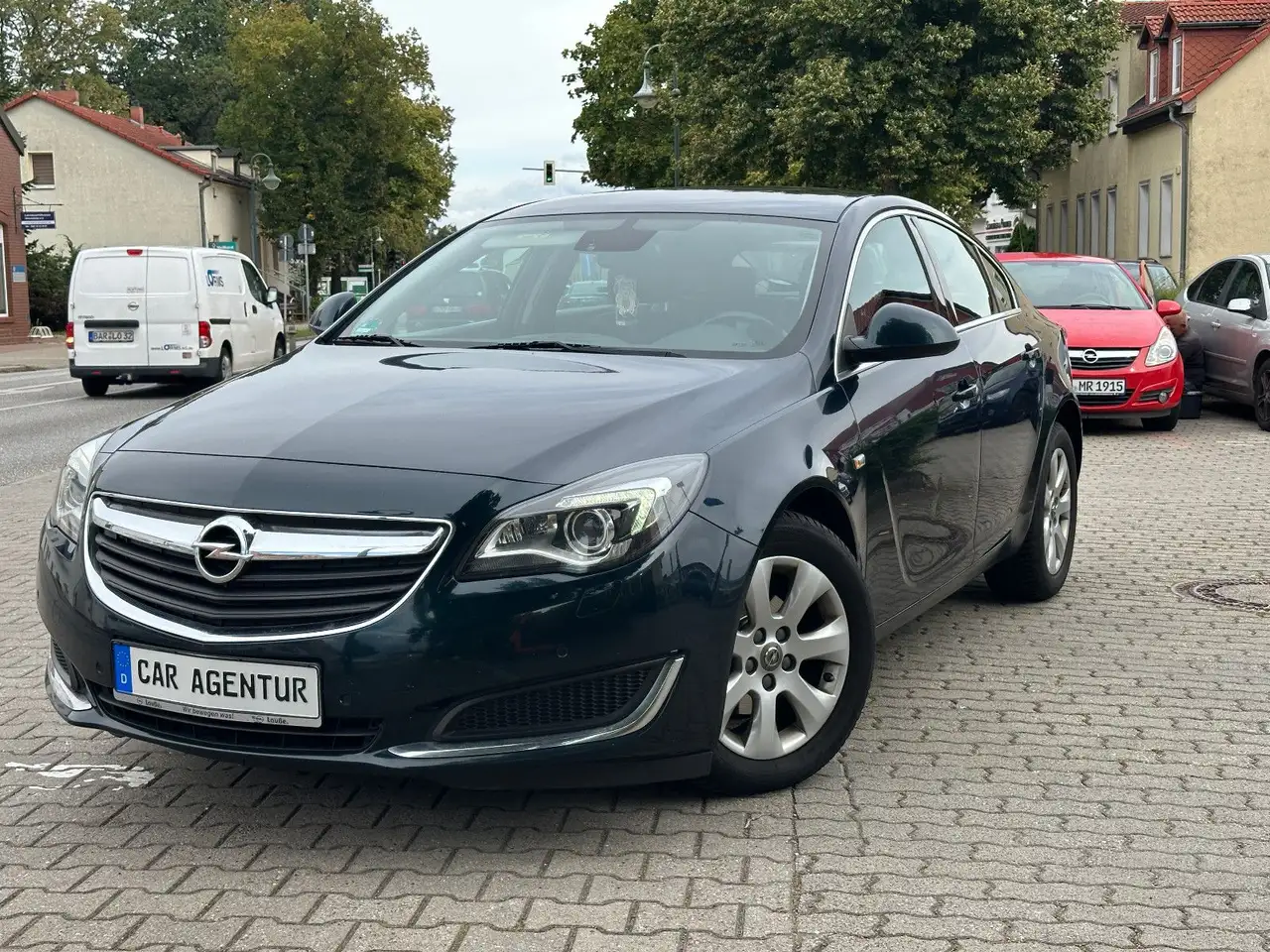 Opel Insignia XENON + KLIMAAUTO + BEH-LENKRAD + PDC — photo 1 of 32