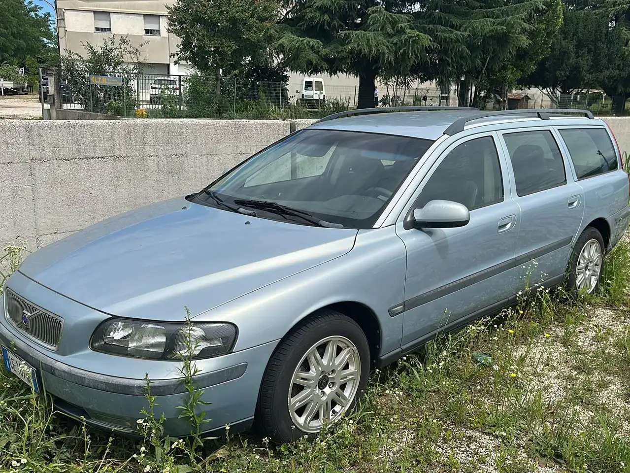 Volvo V70 V70 II 2000 2.4 d5 Optima tg. CE107WR — photo 1 of 10