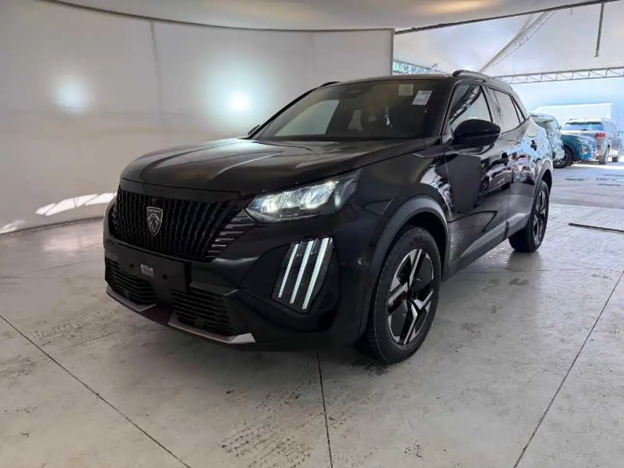 Peugeot 2008 1.2 PureTech Allure — photo 1 of 19