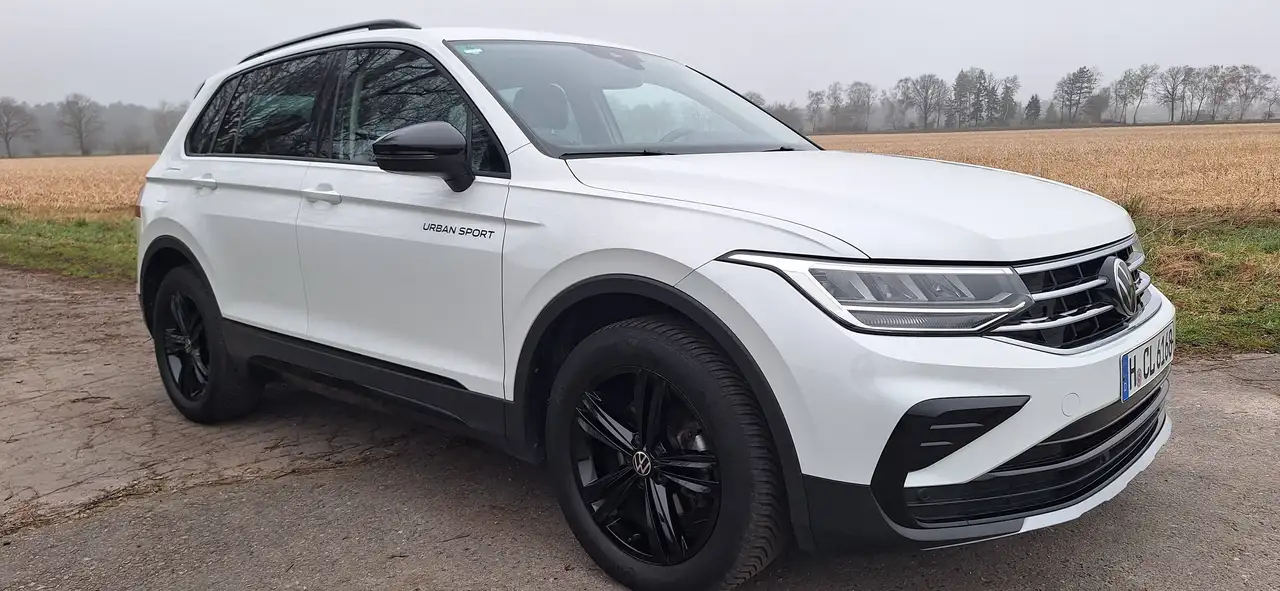 Volkswagen Tiguan Tiguan 2023 Life URBAN SPORT TDI SCR DSG 7G AHK ACC ABS ASR EDS MSR Comf Climatr. Discover Media DAB+ Garantie bi — photo 1 of 25
