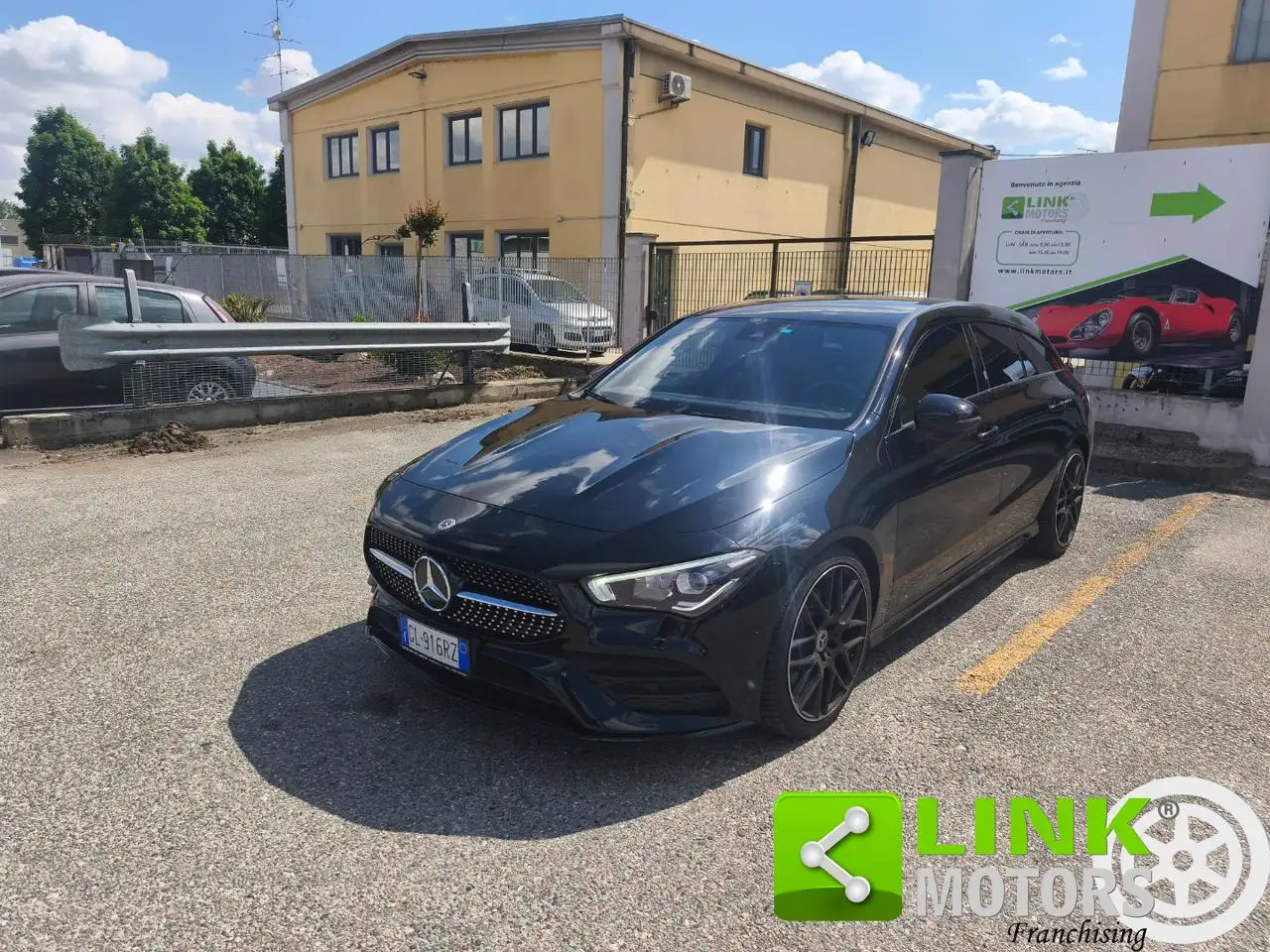 Mercedes-Benz CLA 200 d Automatic Shooting Brake Premium AMG-Line — photo 1 of 17