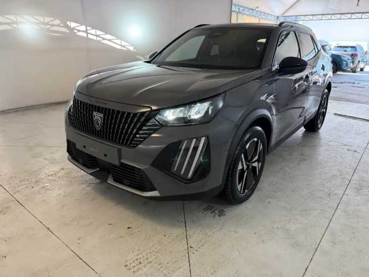 Peugeot 2008 1.2 PureTech Allure — photo 1 of 19