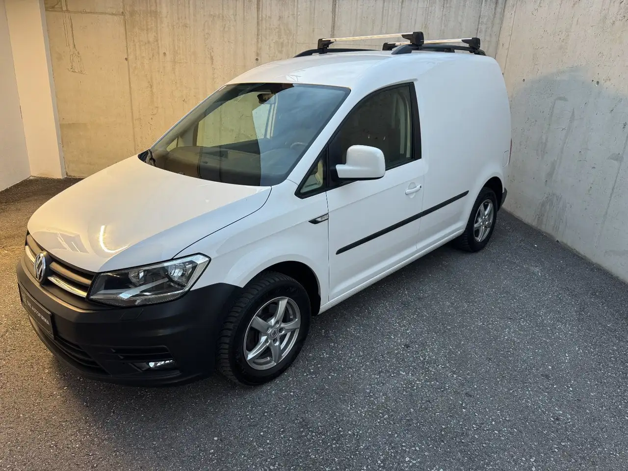 Volkswagen Caddy 2,0 TDI Kasten**SHZ*AHK*PICKERL*SERVICE** — photo 1 of 27