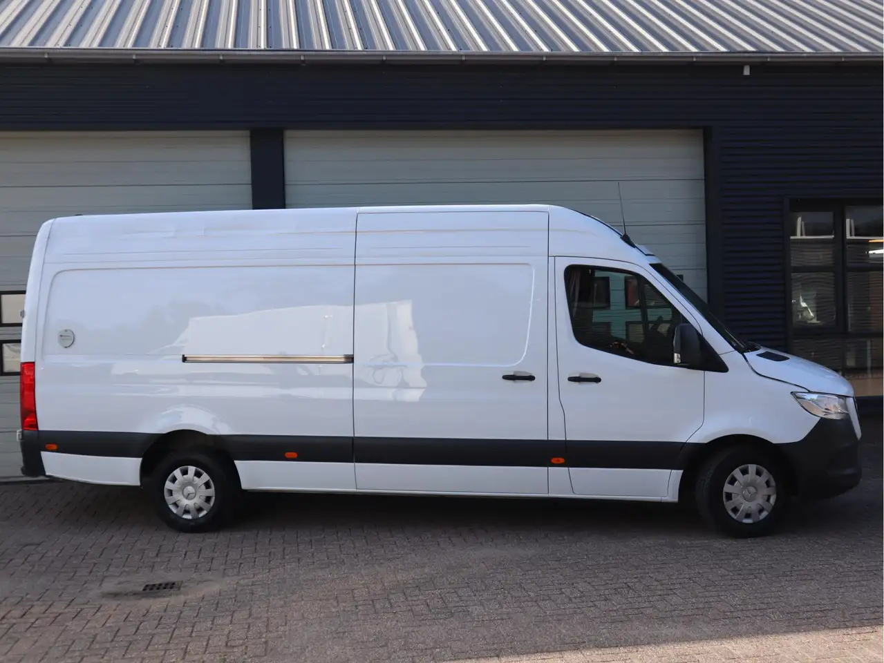 2024 Mercedes-Benz Sprinter 317 CDI Automaat L3H2 - Pharma Medizin - Koelwagen, photograph 2