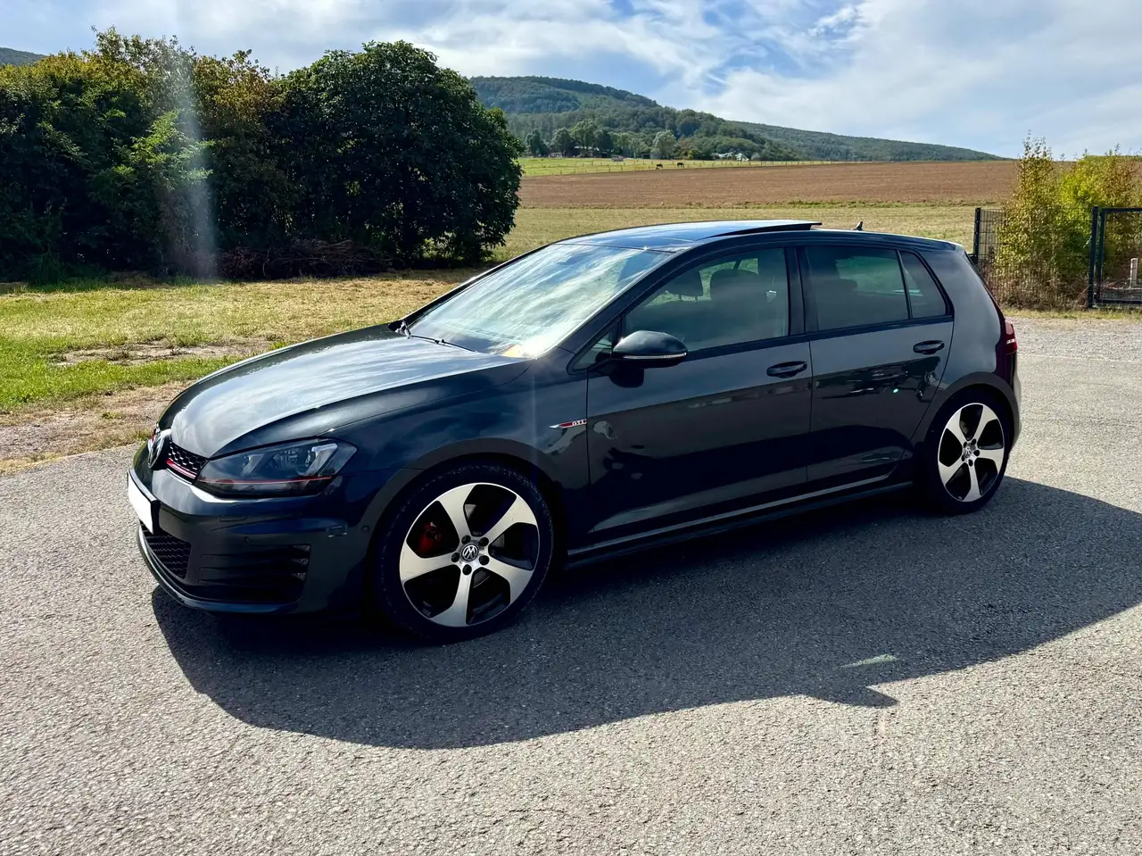 Volkswagen Golf GTI Golf GTI - Handbedienung - Rollstuhlverladesystem — photo 1 of 7