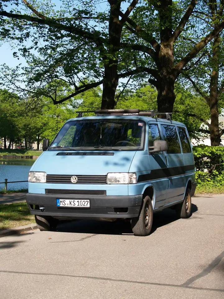 Volkswagen T4 Caravelle — photo 1 of 8