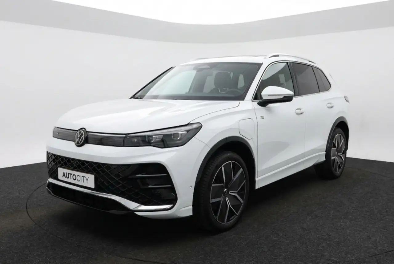 Volkswagen Tiguan 1.5 TSI eHybrid PHEV R-Line Pano l Blindspot l IQ — photo 1 of 29