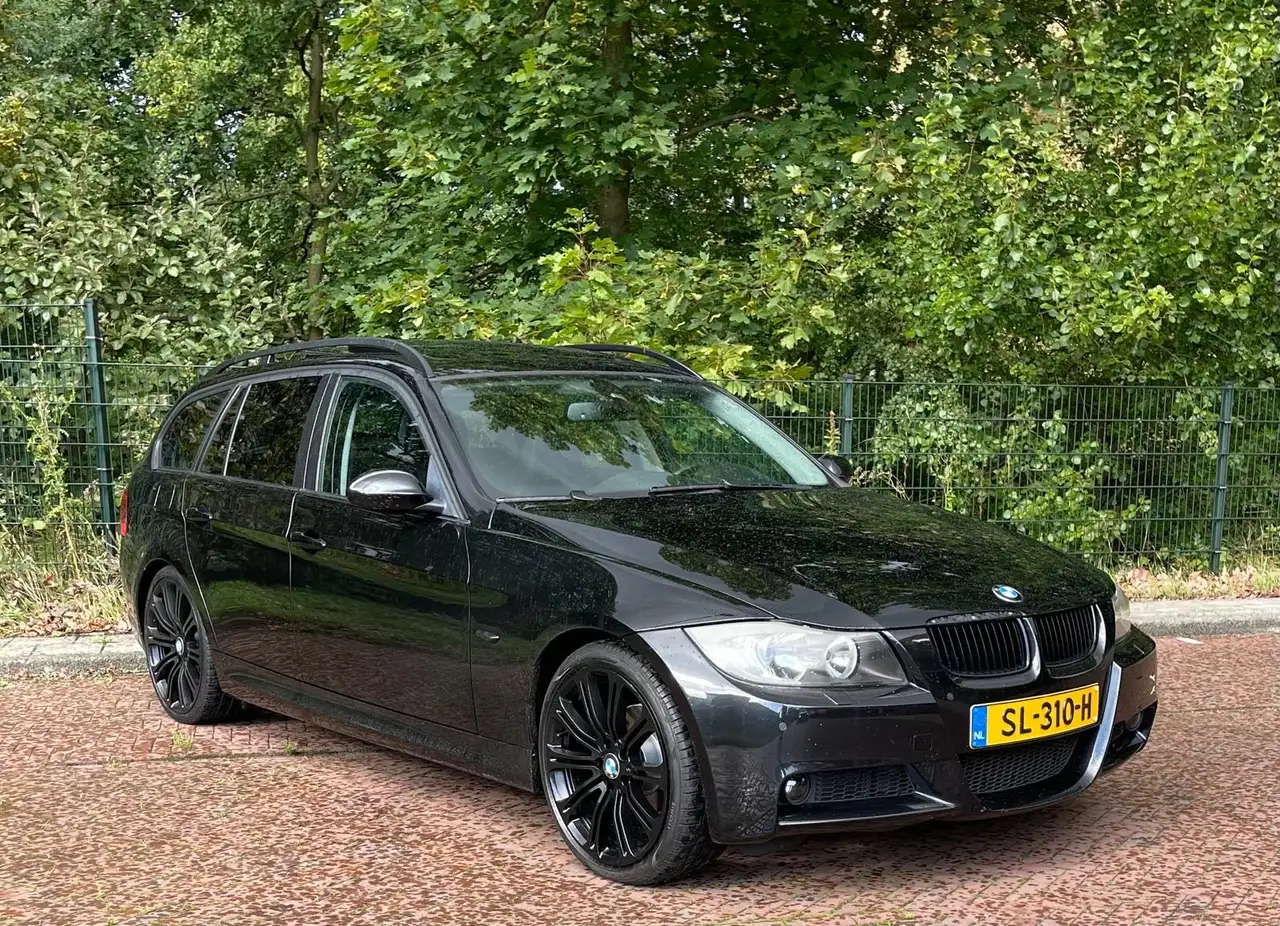 BMW 330 320i M Pakket Carplay — photo 1 of 10