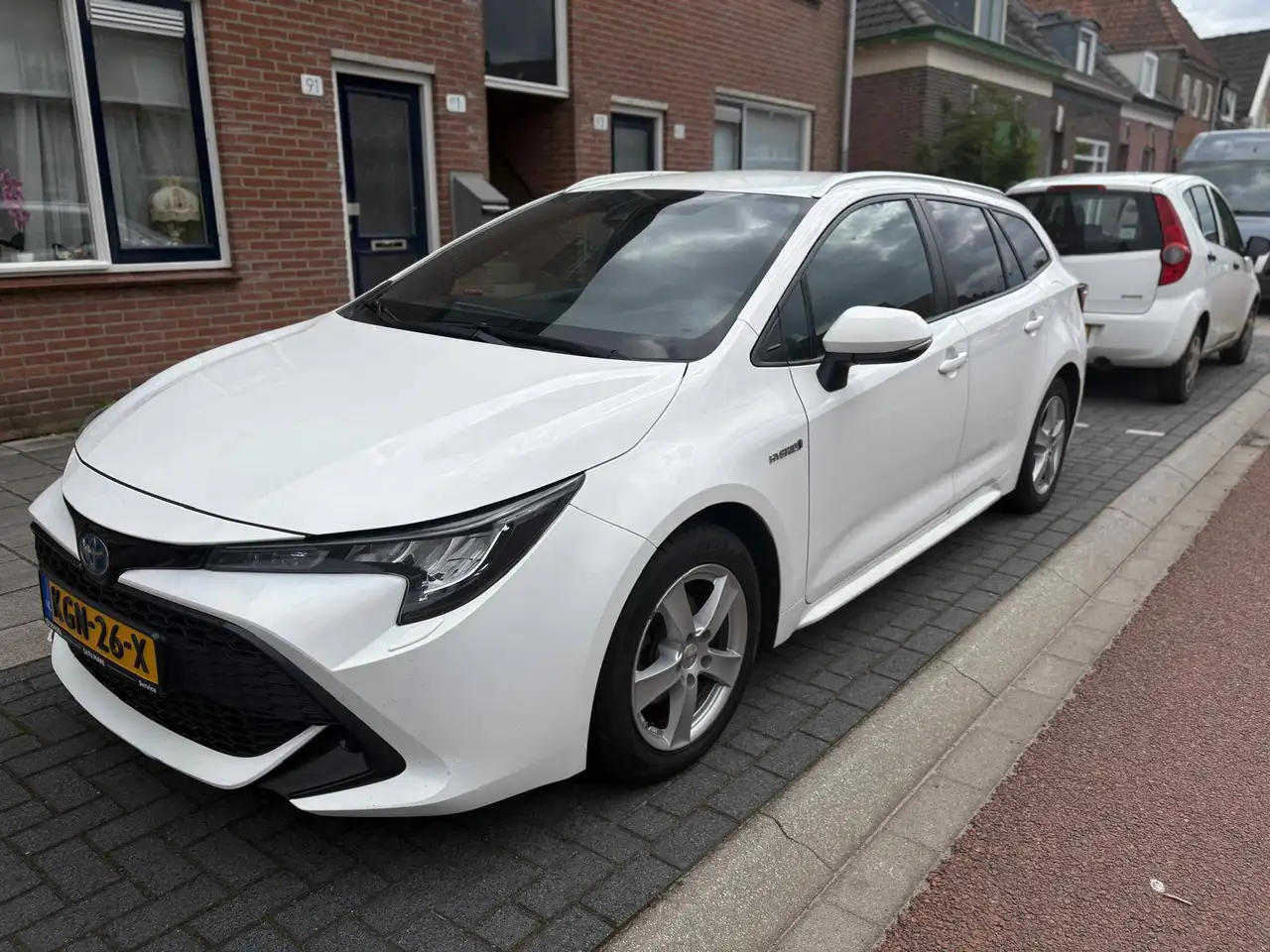 Toyota Corolla Corolla 1.8 Hybrid Active — photo 1 of 9