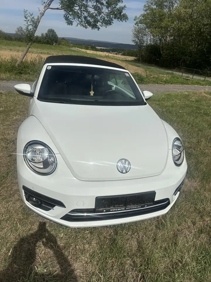 Volkswagen Beetle Cabrio 1,2 TSI — photo 1 of 12