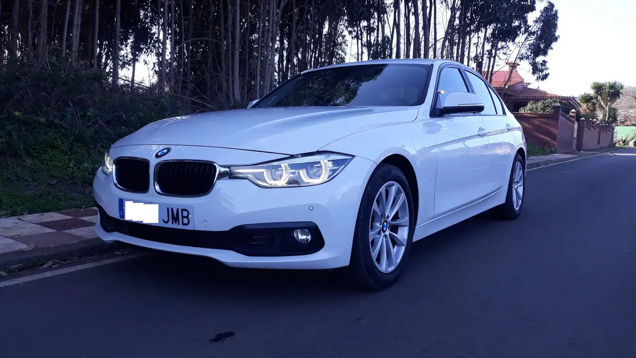BMW 318 318d — photo 1 of 18