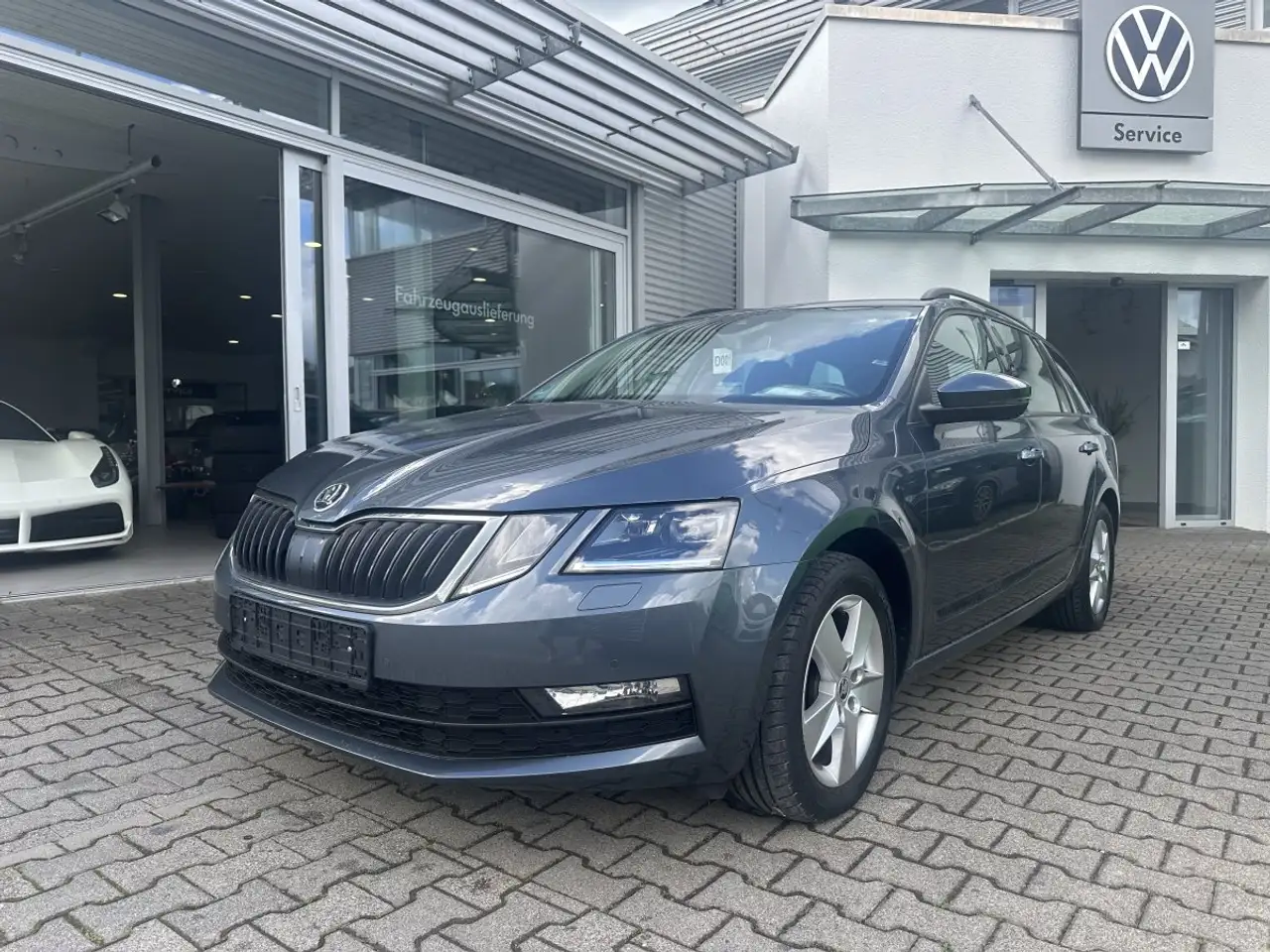 Skoda Octavia Combi TOUR 2.0TDI LED*NAVI*PDC*ALU — photo 1 of 26