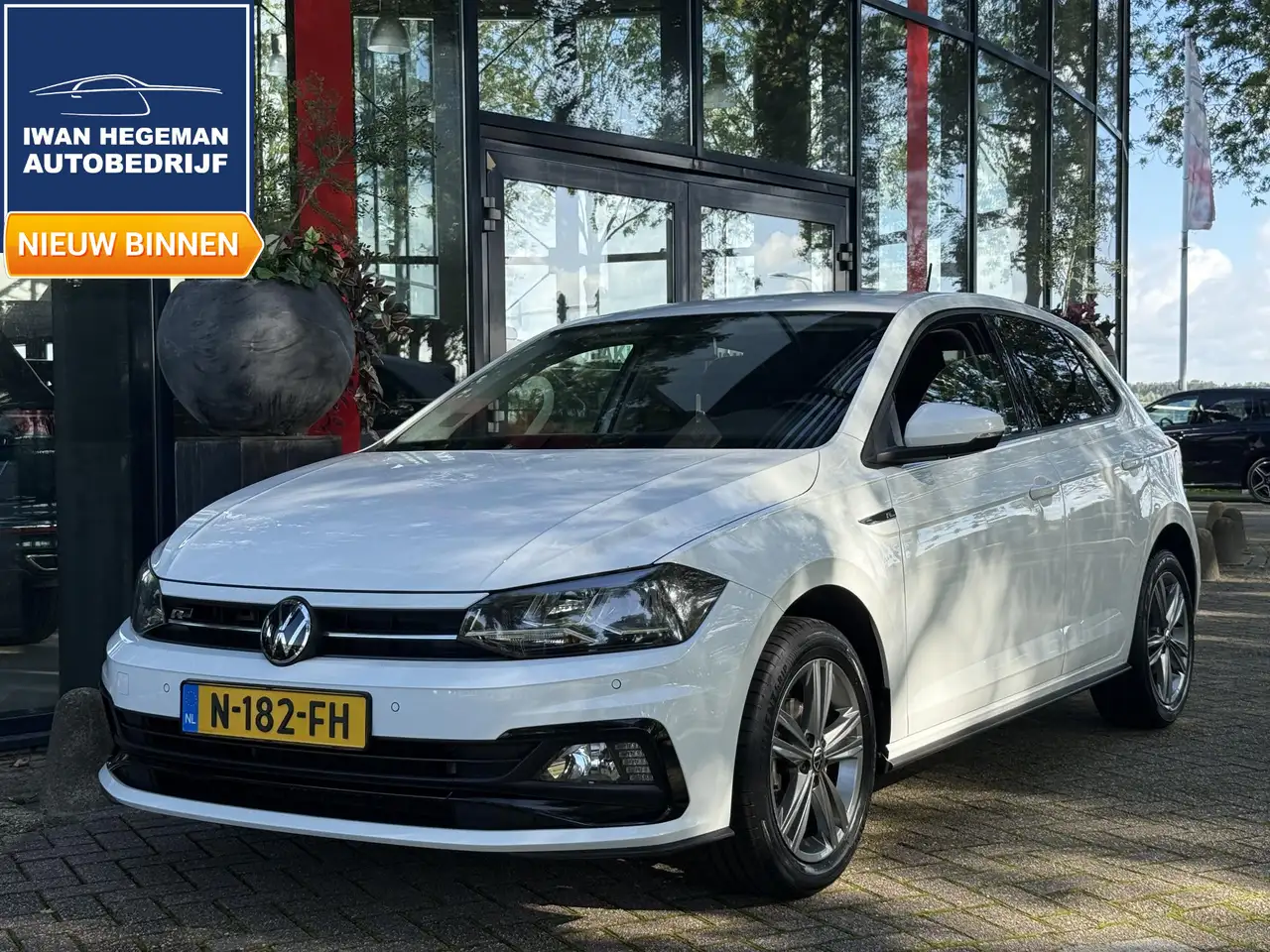 Volkswagen Polo 1.0 TSI R-Line Edition | Navigatie | PDC voor + ac — photo 1 of 29