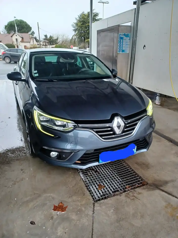 Renault Megane Mégane IV Berline dCi 110 Energy 86g eco2 Zen — photo 1 of 3