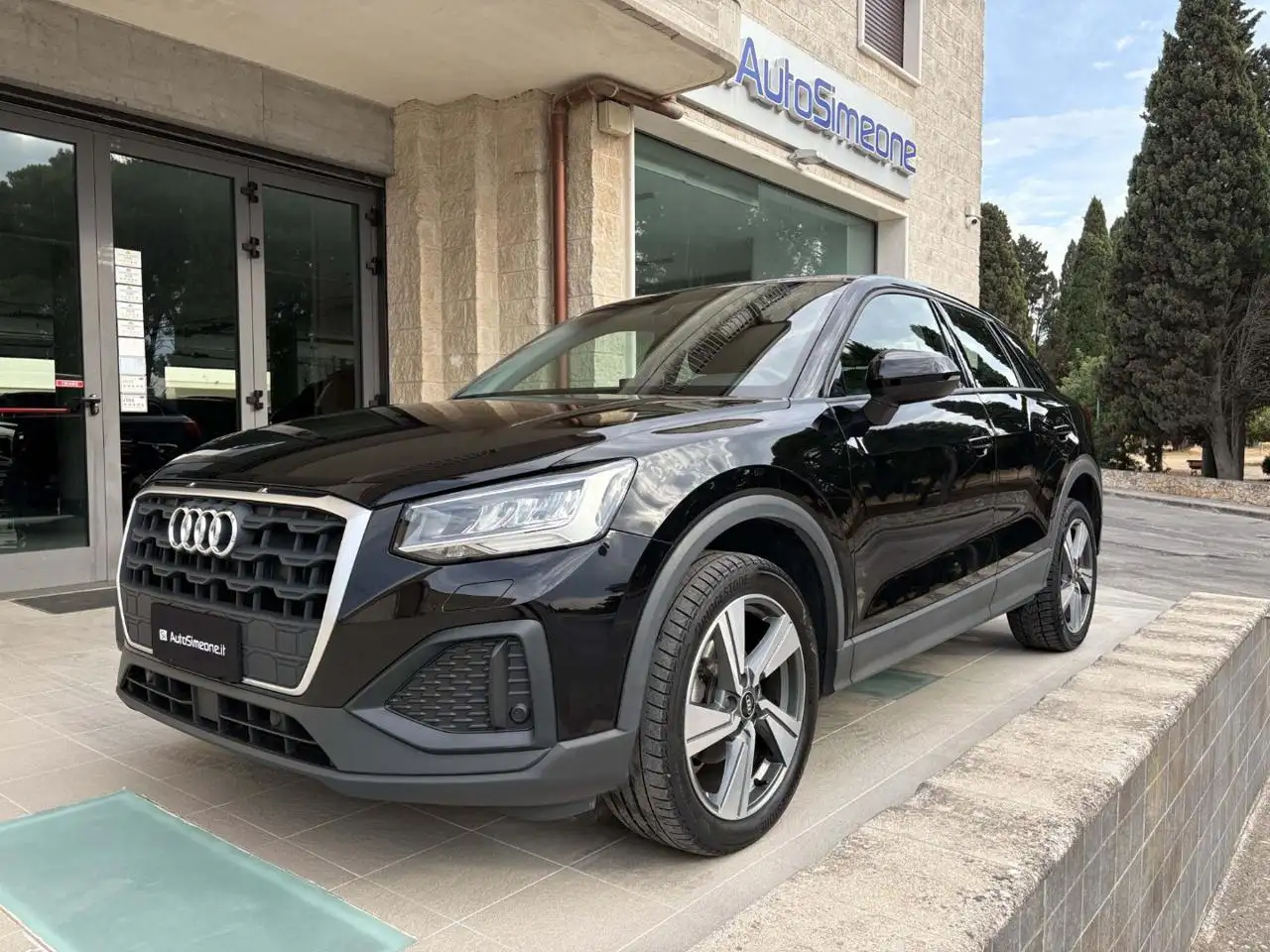 Audi Q2 30 TDI Admired CARPLAY — photo 1 of 28